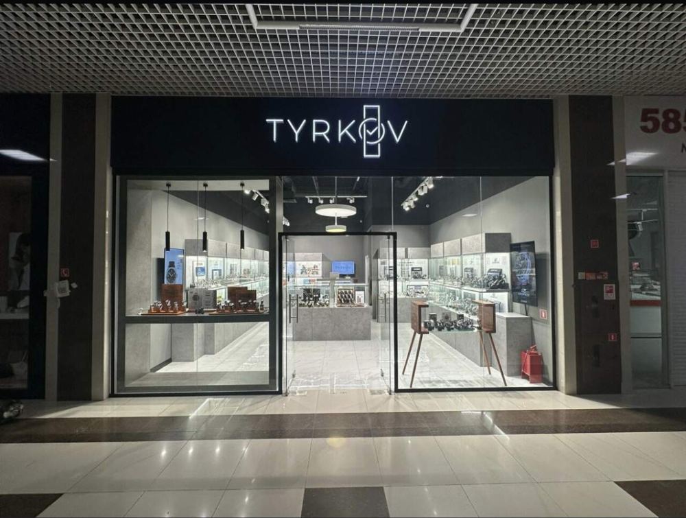 Витрина бутика TYRKOV на ул. Советов